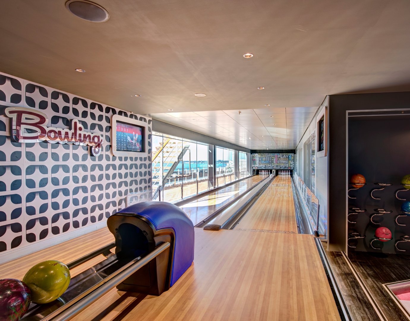 MSC Meraviglia Full Size Bowling Alley MSC Meraviglia Full Size Bowling Alley