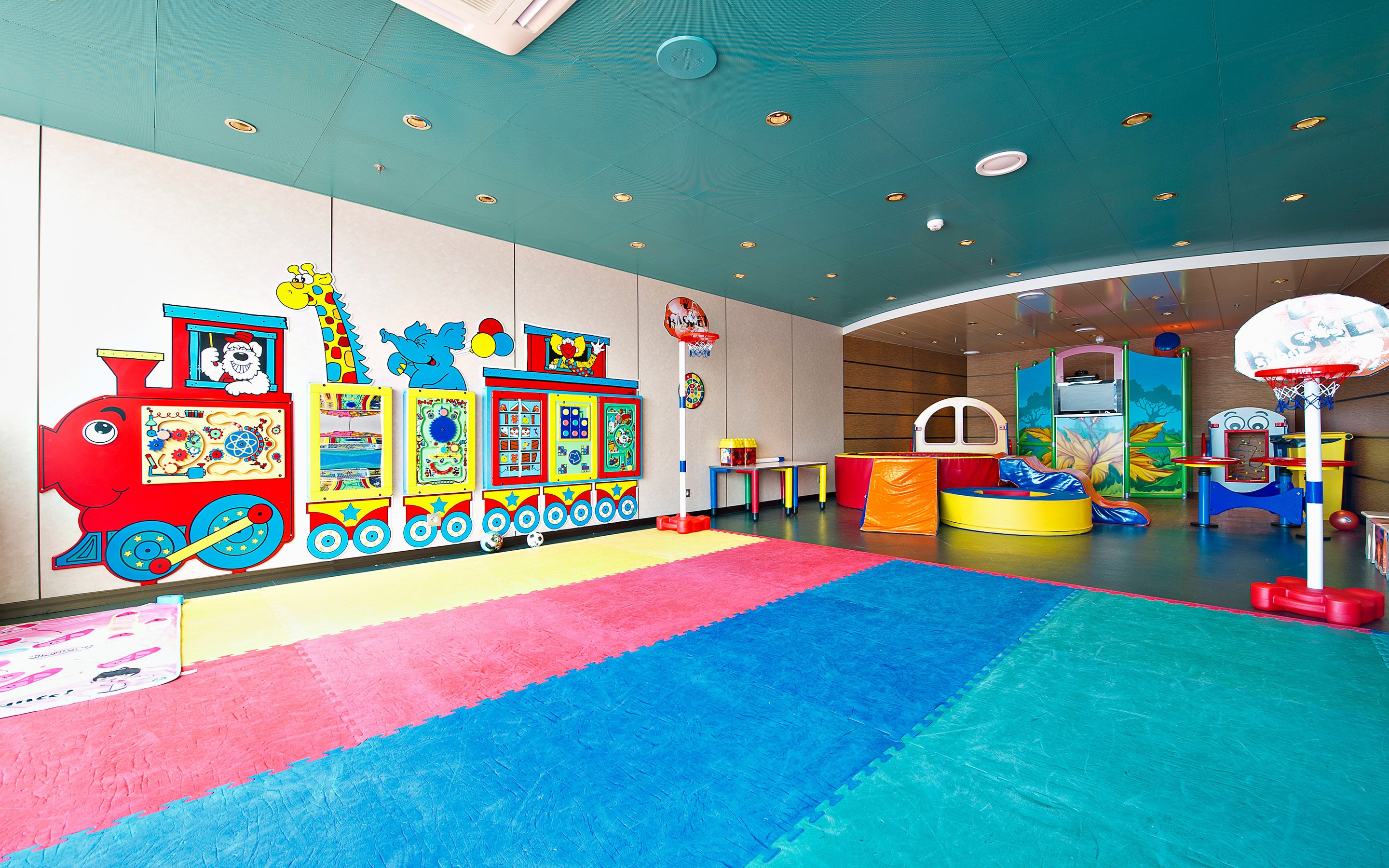 MSC Orchestra Public Area Family Children 03 MSC Orchestra Public Area Family Children 03